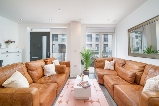 Flat for sale in Bute Close, London