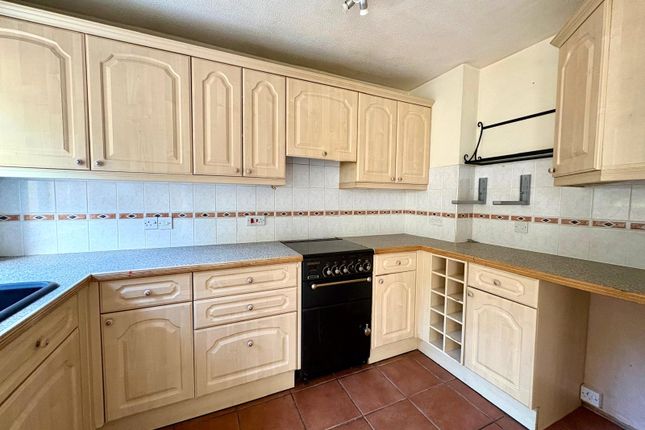 6, Hazelwood Close, Devon photo 2