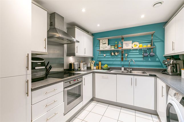 Flat 8, Maybury Place, 58, Sandy Lane, Surrey photo 4