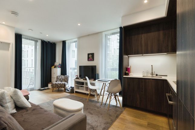 Flat 3, 21, Reminder Lane, London photo 4