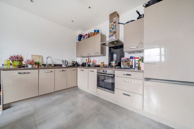 HEYLO- SO, 59, Pathfinder Way, Cambridge photo 2