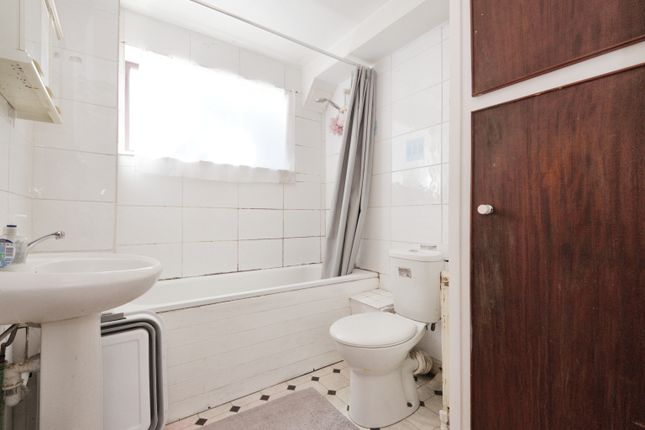 Flat for sale in Woolacombe Road, London