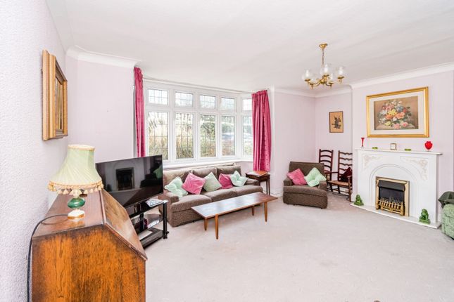 213, Bassett Avenue, Hampshire photo 2