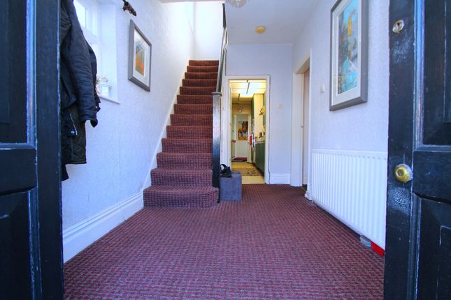 300, Stradbroke Grove, Illford photo 3