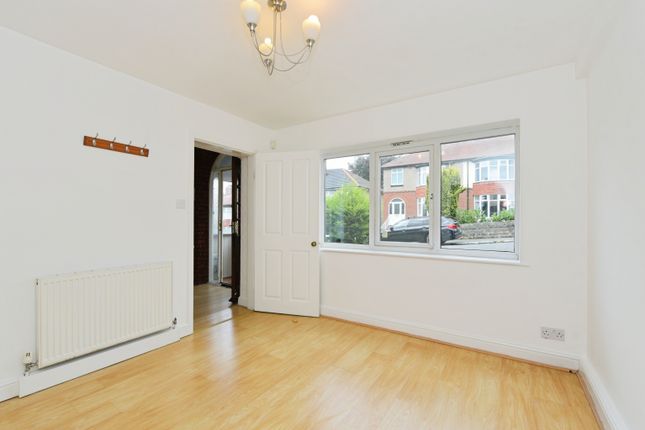 16, Lydgate Hall Crescent, Sheffield photo 2