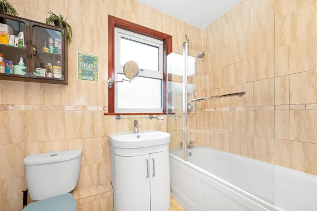Property for sale in Ivydale Road, Peckham, London