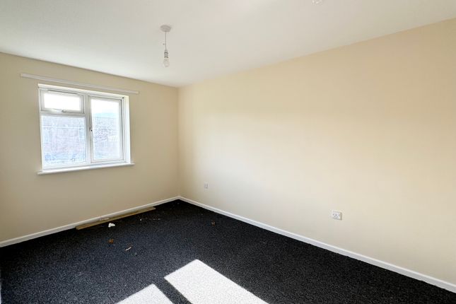 Flat to rent in Spexhall Way, Lowestoft