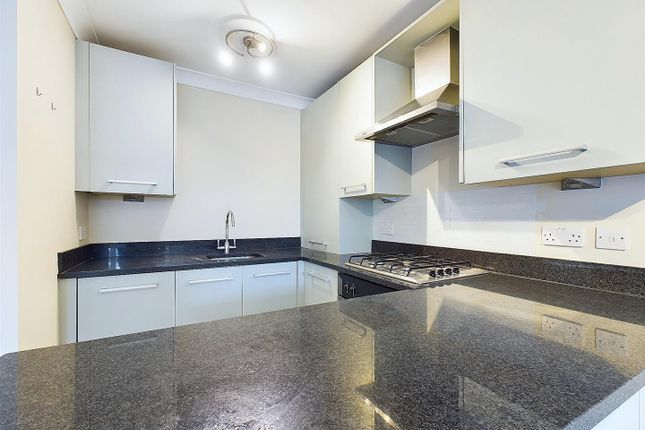Flat 4, 2,, Chudleigh Road, Twickenham photo 4
