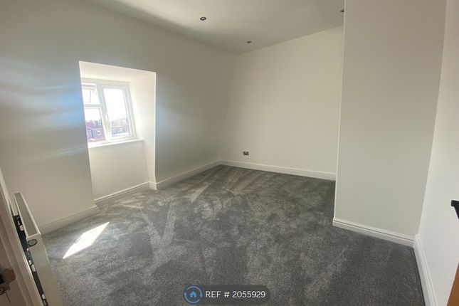 Flat to rent in Forbes Court, Portsmouth