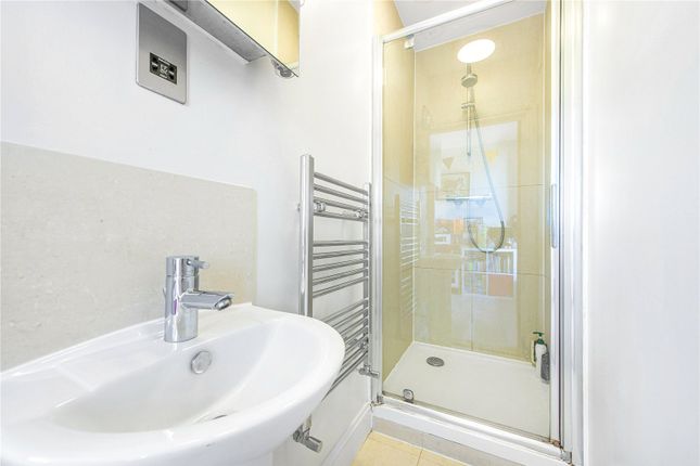 Flat to rent in Hercules Place, Holloway