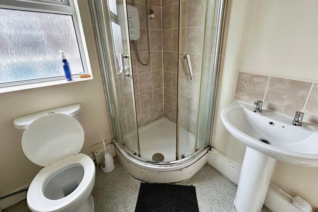 53, Victoria Crescent, Eccles photo 3