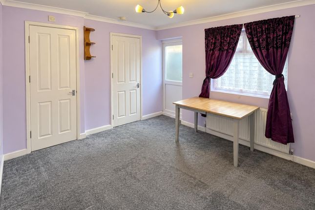 Studio flat on R/O 5, Columbia Avenue, Edgware, £1,300/mo