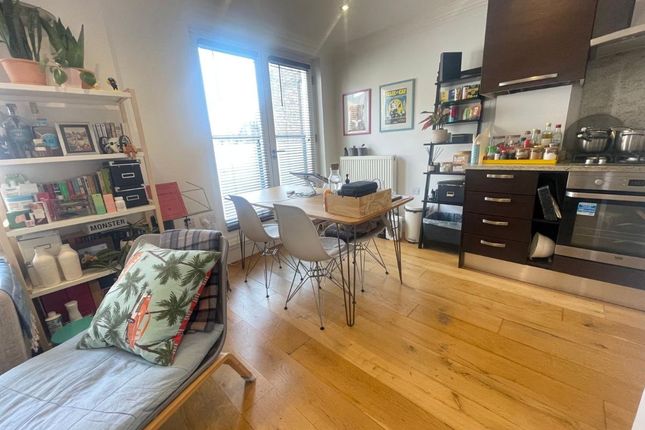 Flat 4,542a Holloway Road, London photo 3