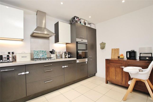 3, Jersey Close, Woking photo 4