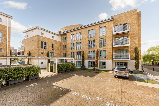Flat for sale in Adams Quarter, Tallow Road, `The Island`, Brentford