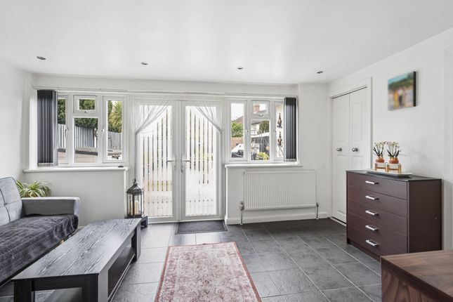39 Violet Avenue, Uxbridge photo 3