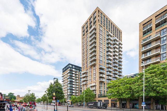 2-bed flat on Compton House, Woolwich Riverside, £498,000