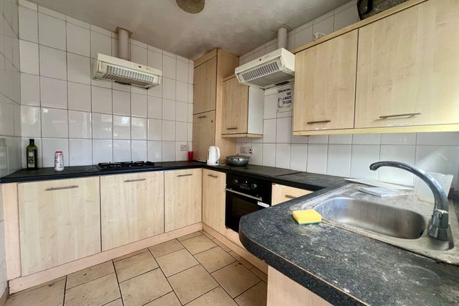 66 Crawley Road, Luton photo 3
