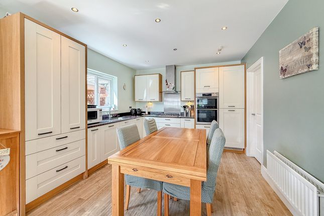 8, Gemini Road, Woodley, Reading photo 3