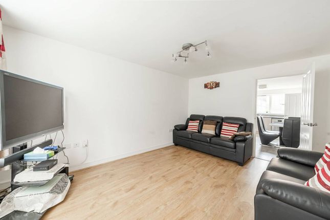 Hubert Crescent, Bushey photo 2