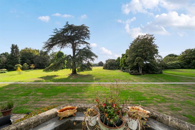 11 Ludshott Manor, Woolmer Lane, Liphook photo 4