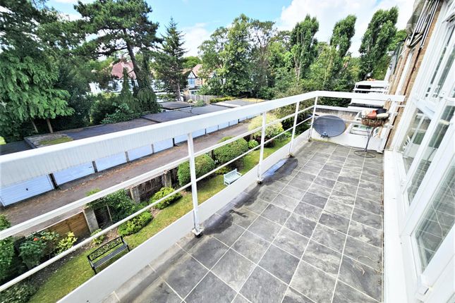 13 Windermere Hall, Stonegrove, Edgware photo 4