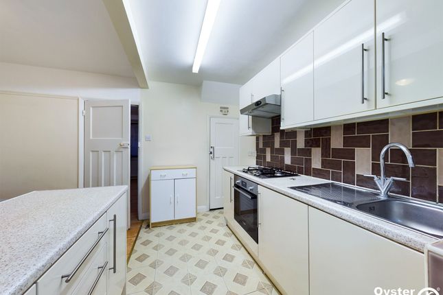 84 Dale Avenue, Edgware photo 2