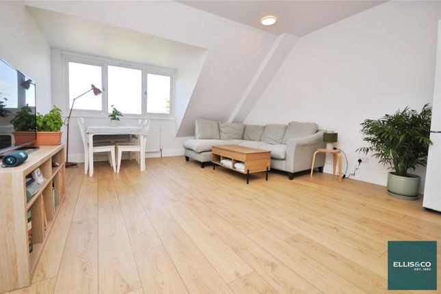 Top Floor, 124, Hendon Lane, Finchley photo 2