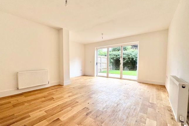 8 The Curve, Welholme Avenue, Grimsby photo 3