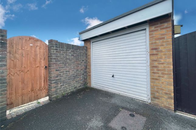 13, Lonsdale Avenue, Hampshire photo 4