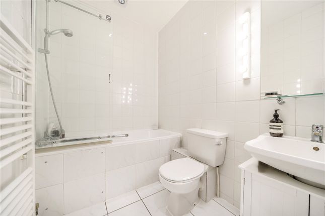 Flat to rent in Palace Gardens Terrace, London