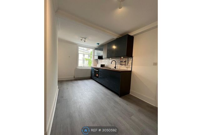 Flat, Carlton Crescent, Southampton photo 2