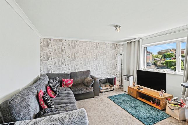 40, Yewtree Court, Northampton photo 3
