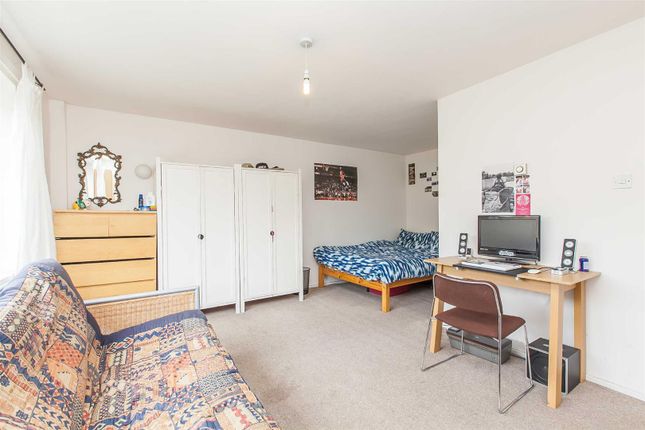 19, Trecastle Way, London photo 3