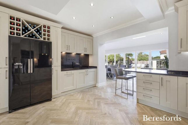160, Cranston Park Avenue, Upminster photo 4