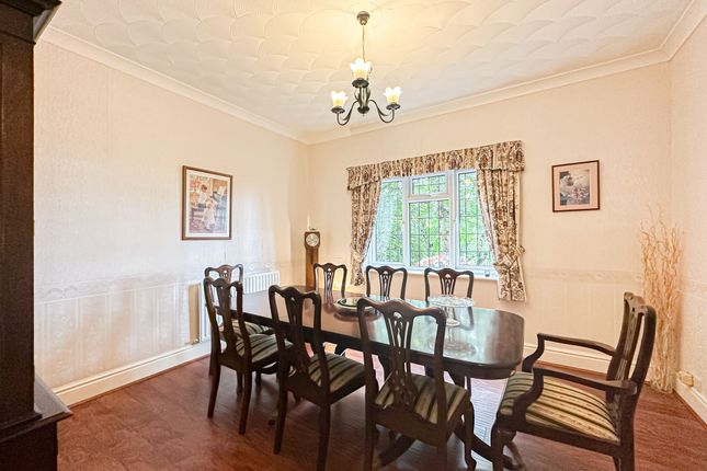 7 Chenotrie Gardens, Prenton photo 4