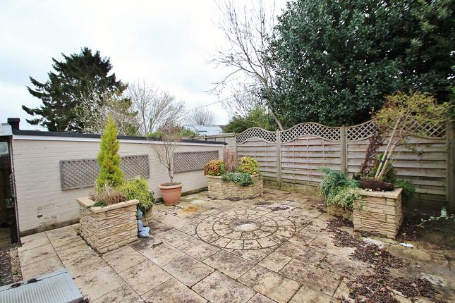35, Wychwood Close, Milton-under-Wychwood photo 3