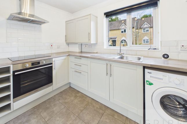 5 Cheviot Walk, Crawley photo 2