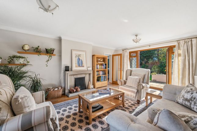 8, Ronneby Close, Weybridge photo 2