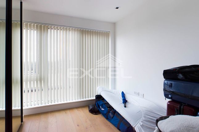 Penthouse to rent in Quayside House, Kew Bridge Road, Brentford