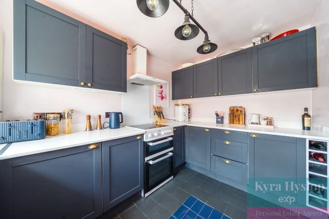 9, Dotton Close, Exeter photo 2