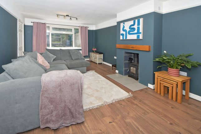 8 Vicarage Close, Stafford photo 2
