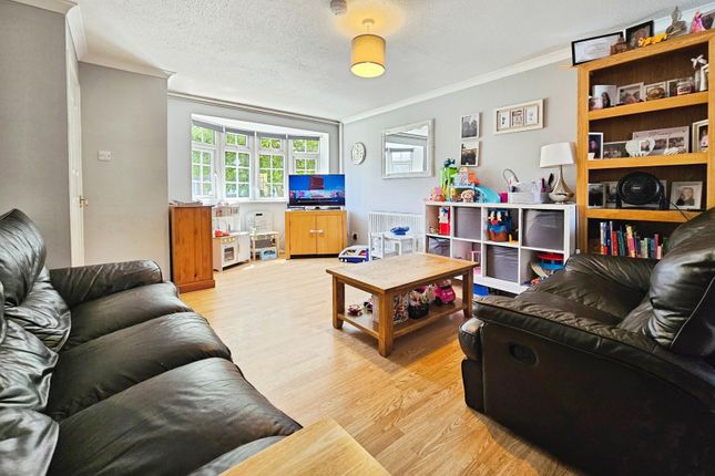 109, Waters Drive, Surrey photo 2