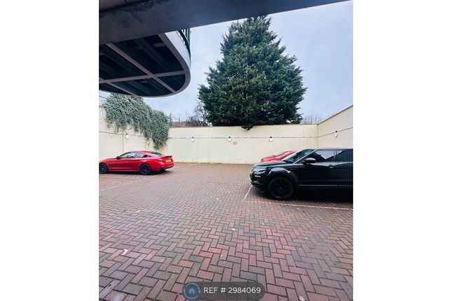 Flat, Becontree Avenue, Dagenham photo 3