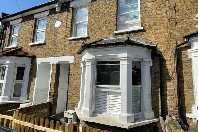 Thumbnail Terraced house to rent in Grosvenor Road, Brentford