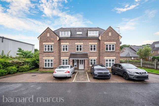Thumbnail Flat for sale in Water Mead, Chipstead, Coulsdon