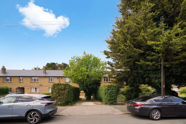 2-bed flat on Liberty Avenue, London SW19, £425,000