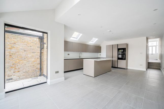 156, Boundaries Road, London photo 2