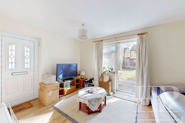 34 Buchans Lawn, Crawley photo 5