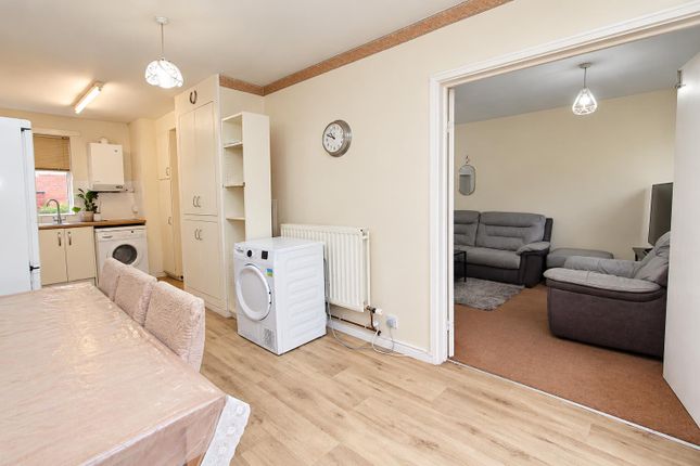 Brabazon Avenue, Wallington photo 4
